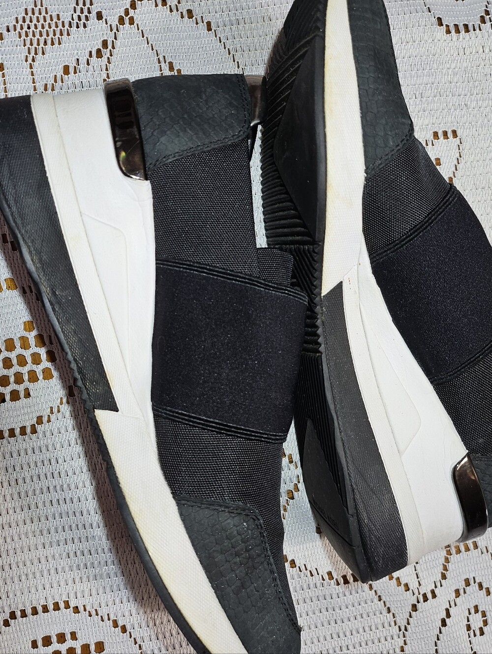 Michael Kors Women’s Size 10 Black Wedge Sneakers Snake Embossed Slip On - Picture 8 of 9